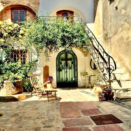 Oliva Courtyard Guesthouse מראה חיצוני תמונה