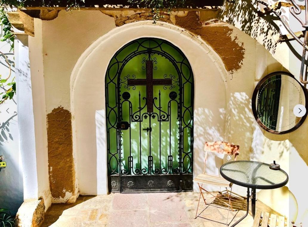 Oliva Courtyard Guesthouse מראה חיצוני תמונה