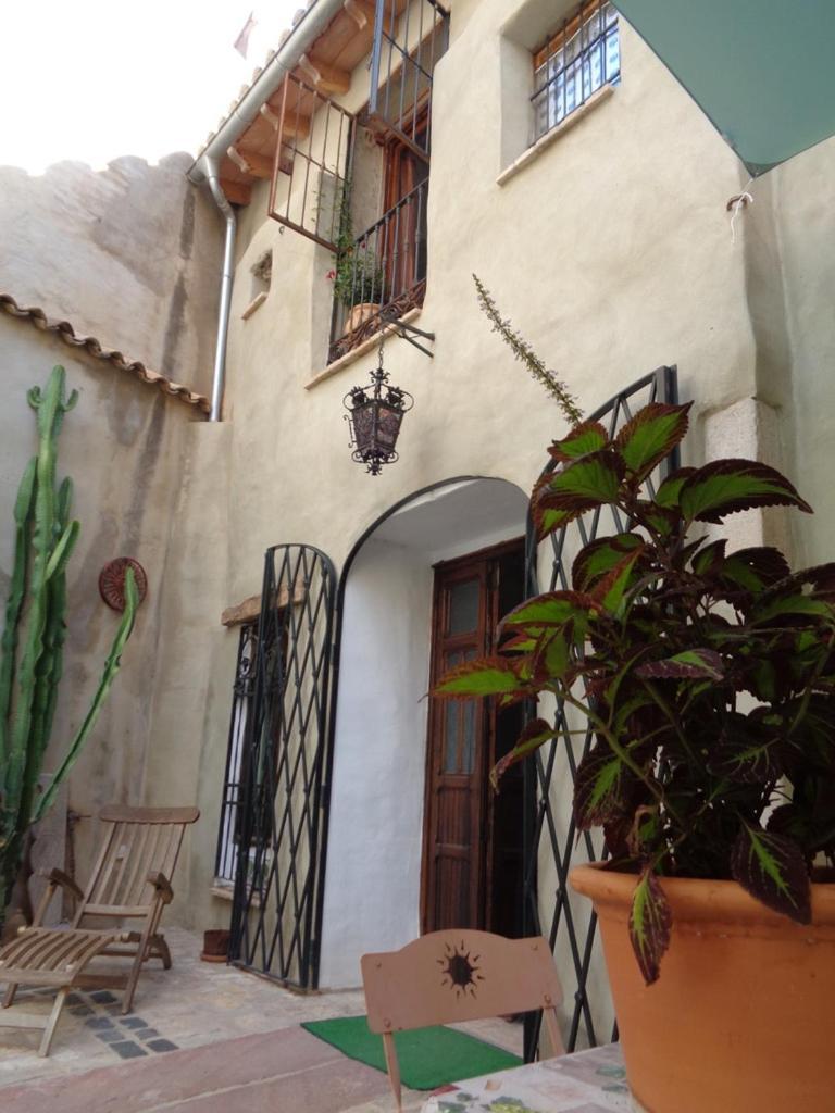 Oliva Courtyard Guesthouse מראה חיצוני תמונה